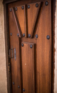 puerta-casa-madera-detalle 