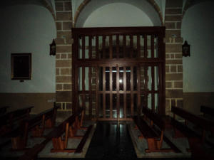 puerta-iglesia-barras 